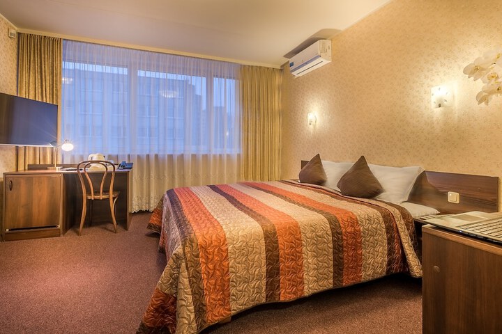 Room 16 of 77
