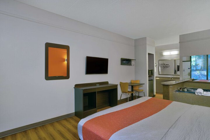 1 King Bed (1 of 17)