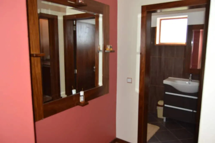Room 9 of 15