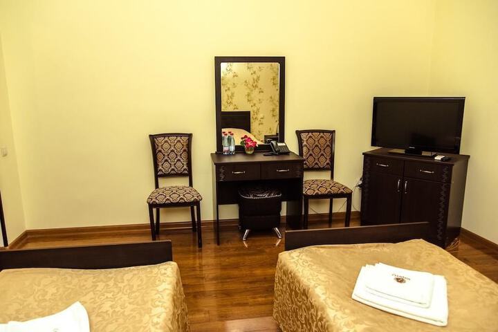 Room 3 of 38