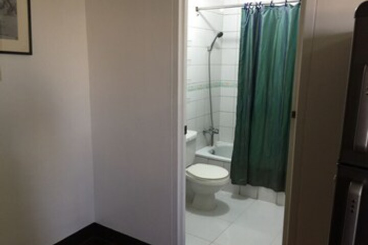 Room 6 of 103