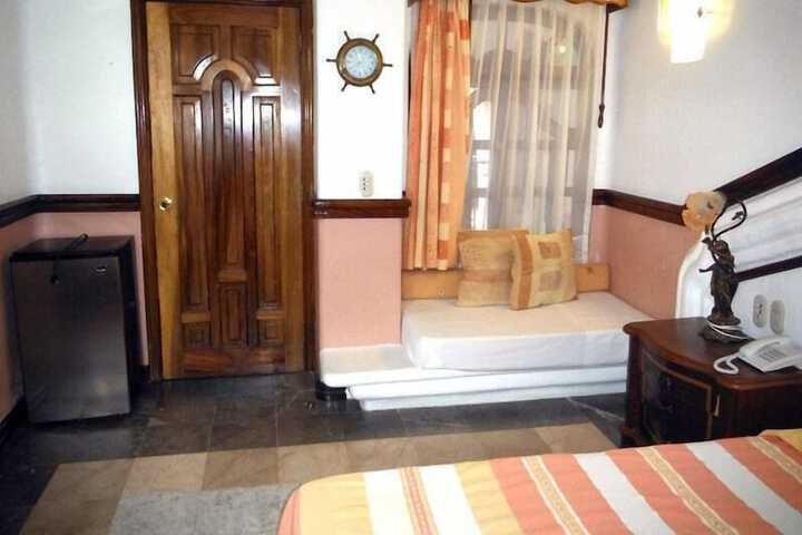 Room 3 of 36