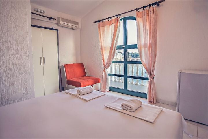 Room 12 of 62