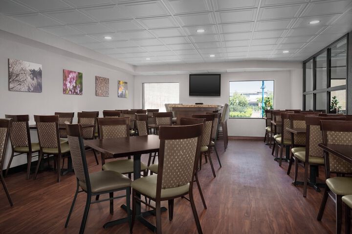 Breakfast/Coffee Service 35 of 39