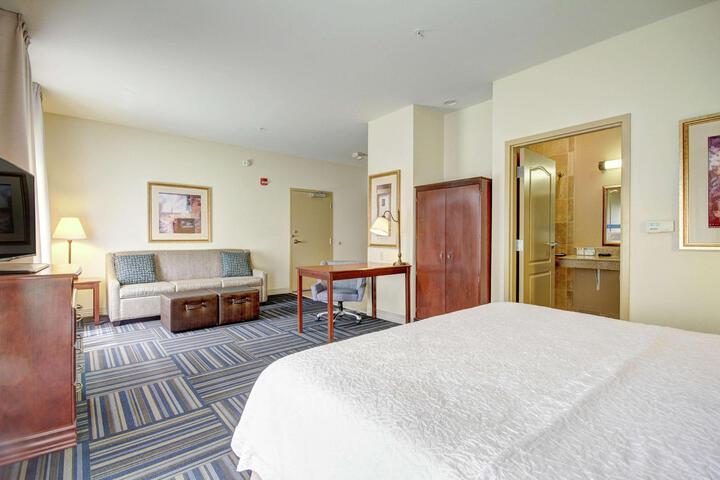 1 King Bed (10 of 21)