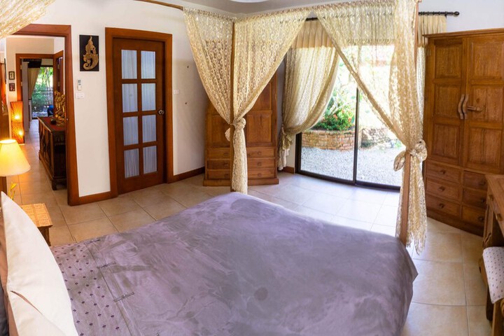 Room 28 of 115