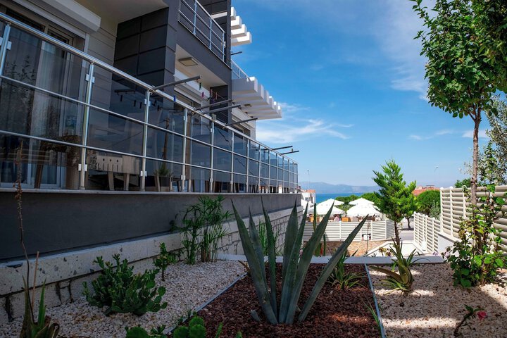 Hotel Exterior 56 of 66