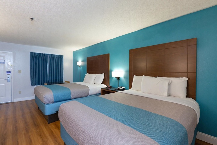 Room 9 of 29