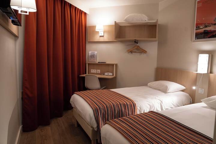 Room 5 of 30