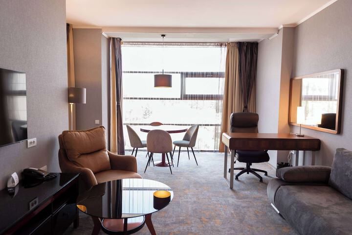 Room 10 of 82