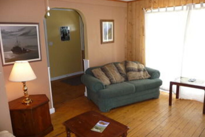 Room 11 of 18