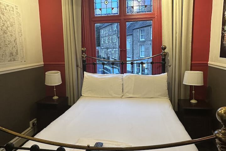 Room 9 of 25