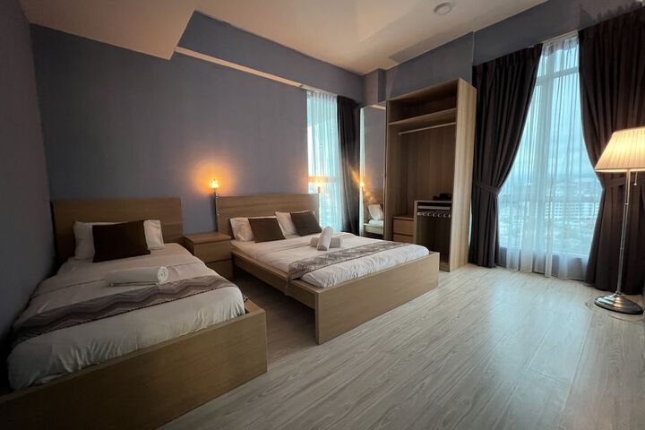 Room 4 of 30