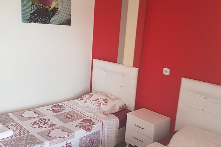 Room 4 of 18