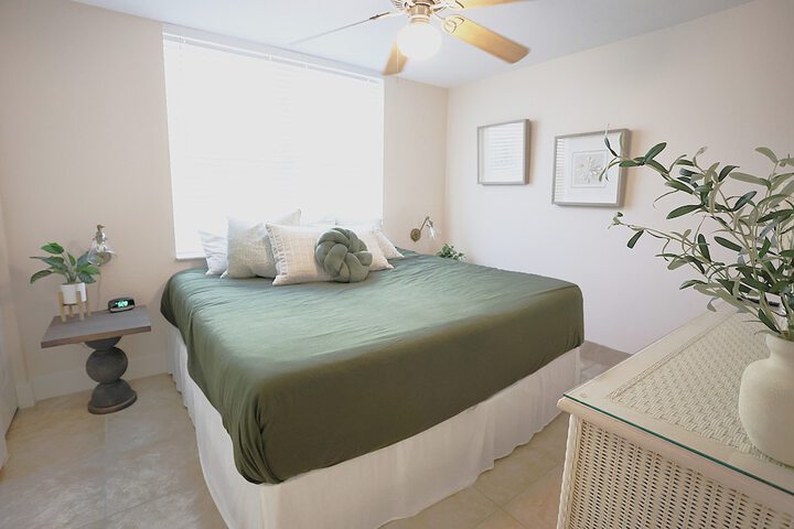 Room 5 of 169