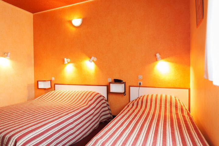 Room 8 of 20