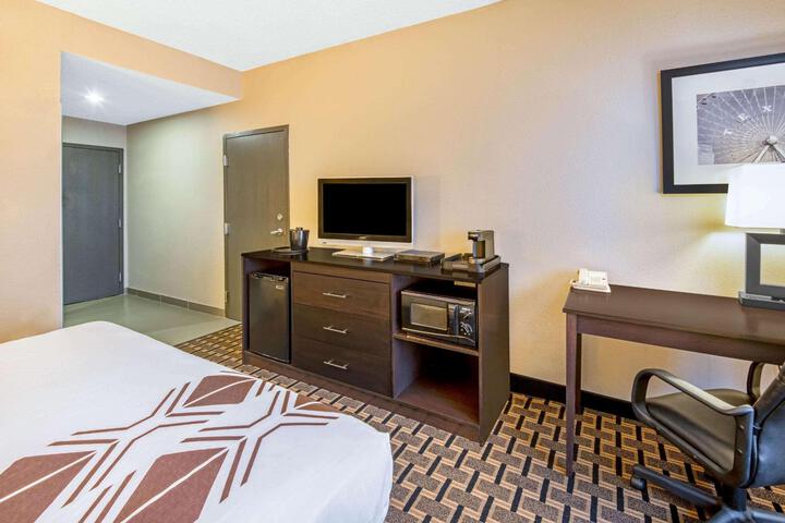 1 King Bed (6 of 10)
