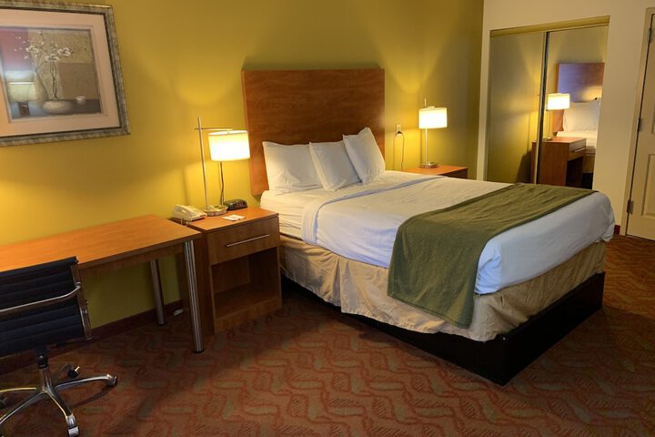 1 Queen Bed (9 of 9)
