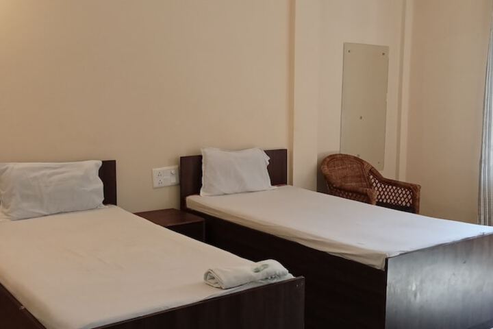 Room 13 of 37