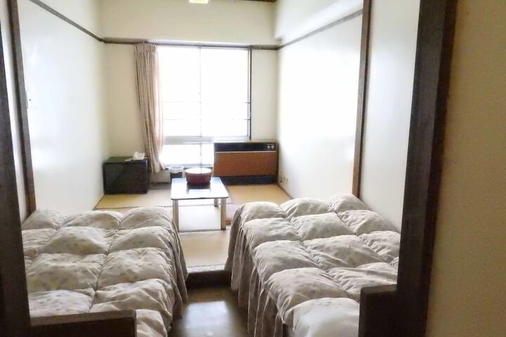 Room 16 of 107