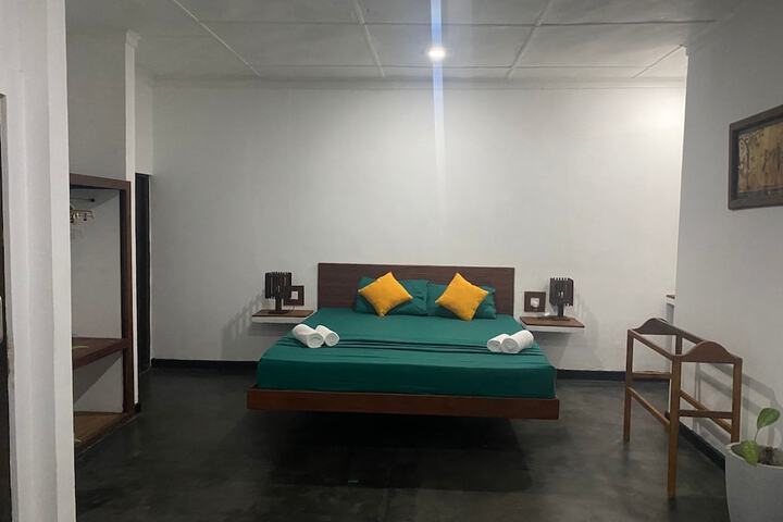 Room 13 of 93