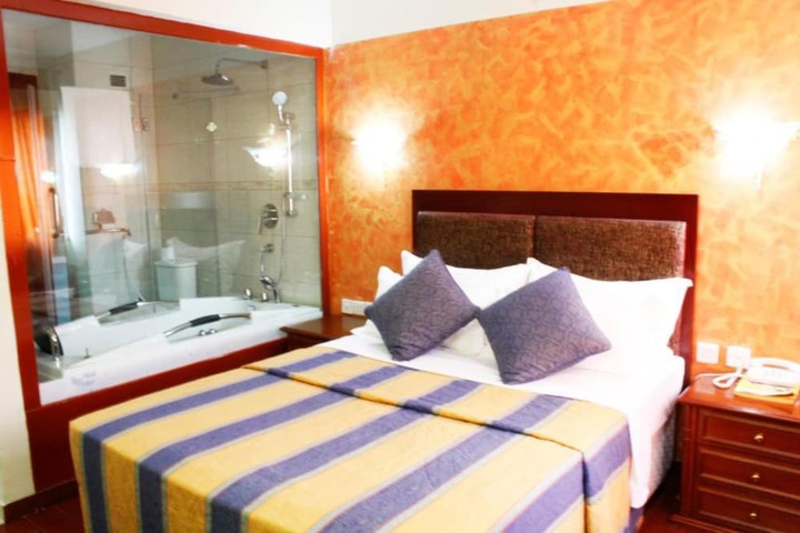 Room 15 of 28