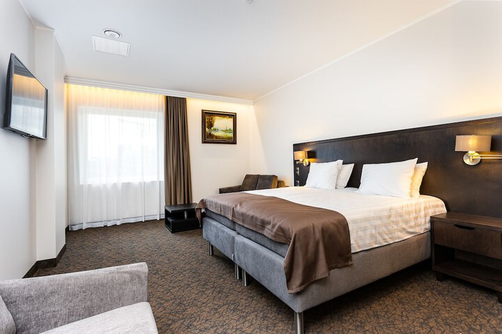 Room 28 of 37