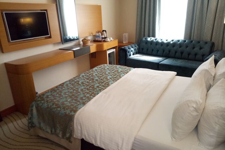Room 16 of 50