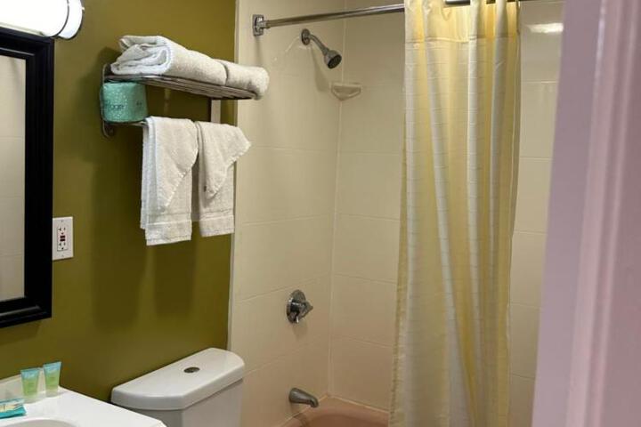 2 Double Beds (6 of 9)