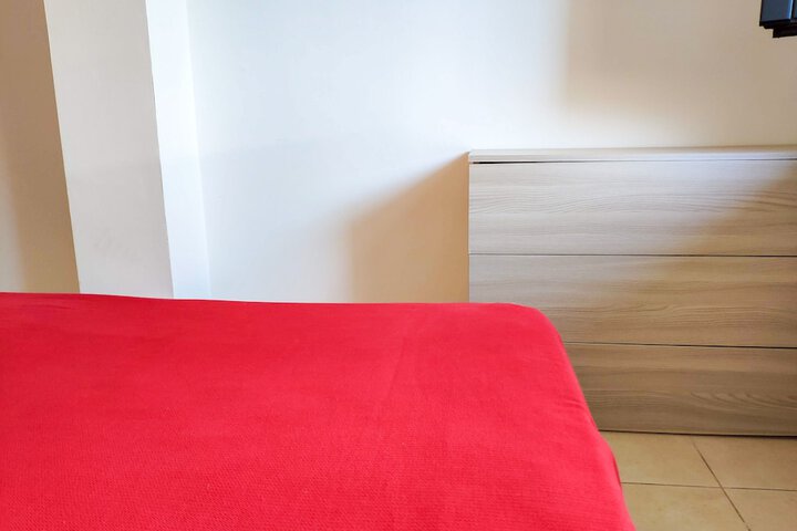 Room 5 of 208