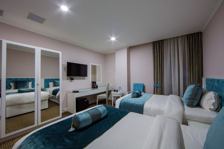 Room 5 of 114