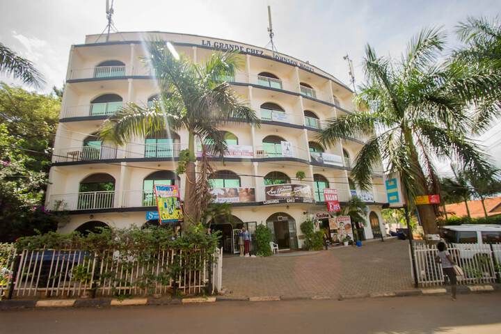 La Grand Chez Johnson Hotel Muyenga