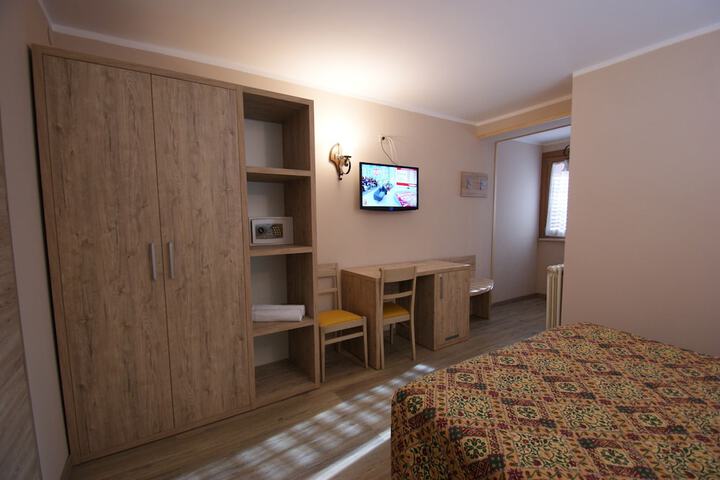 Room 5 of 57