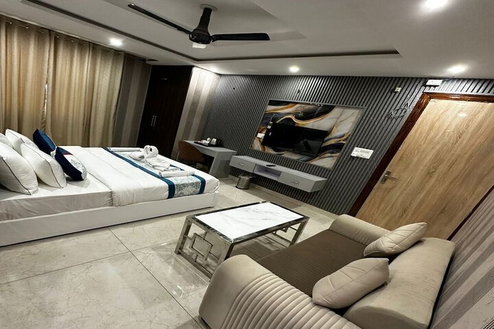 Room 13 of 52