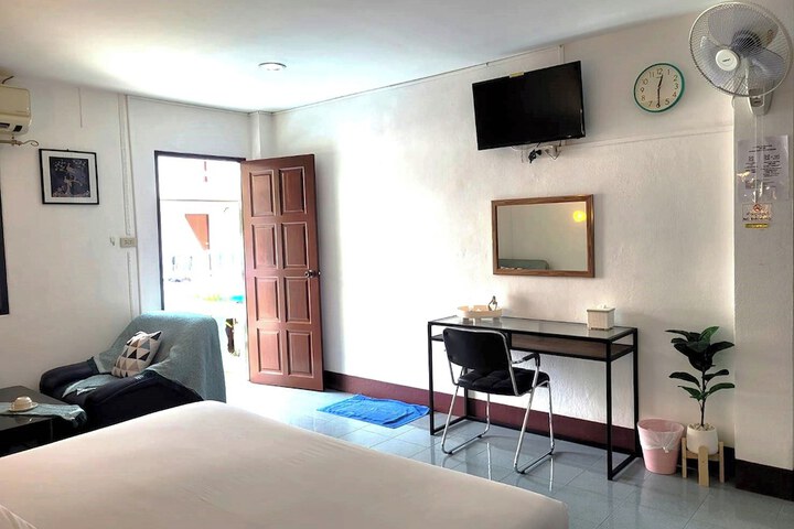 Room 38 of 208