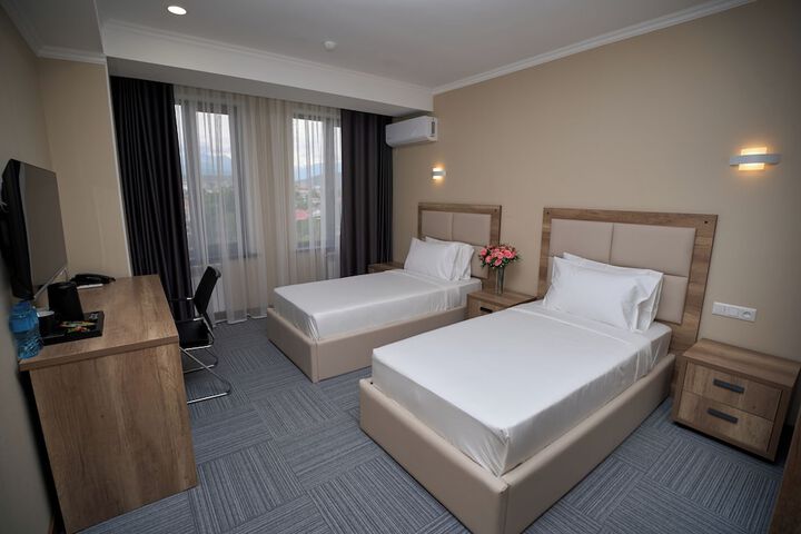 Room 13 of 28