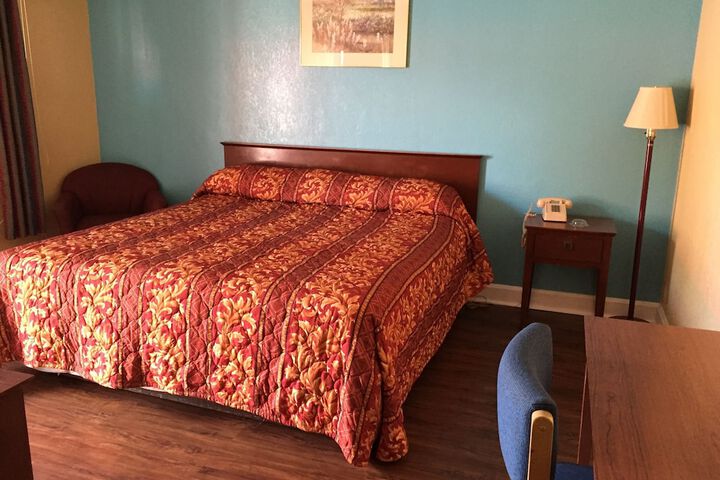 Room 5 of 18