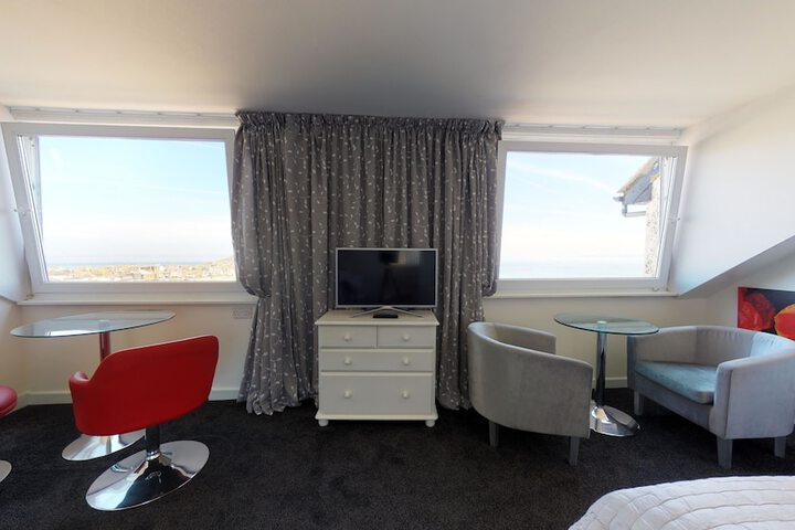 Room 6 of 39