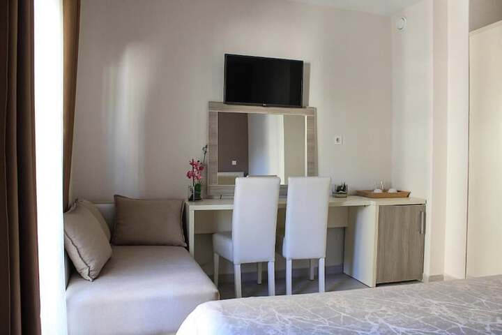 Room 5 of 63