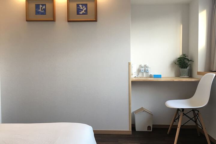 Room 52 of 86