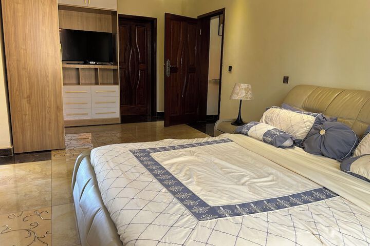 Room 3 of 8