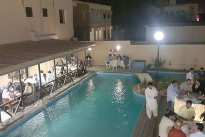 Pool 14 of 14