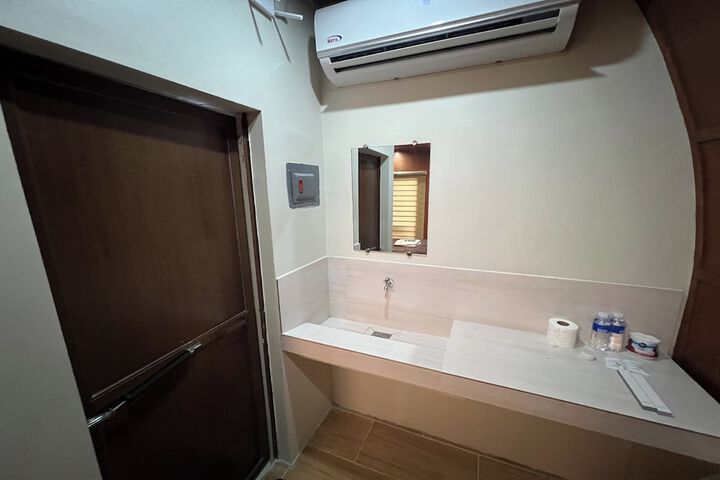 Room 30 of 48