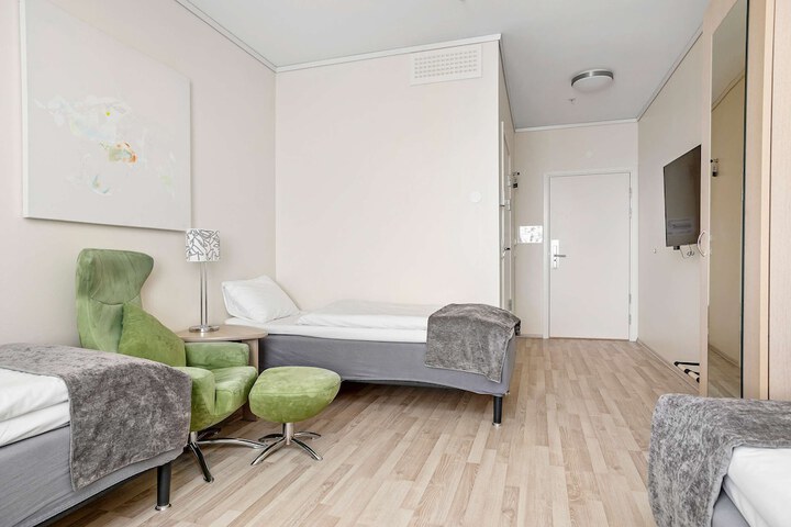 Room 42 of 97