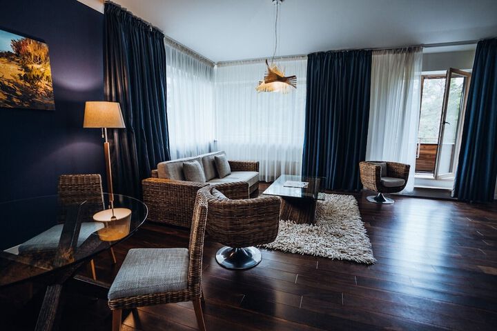 Room 48 of 176