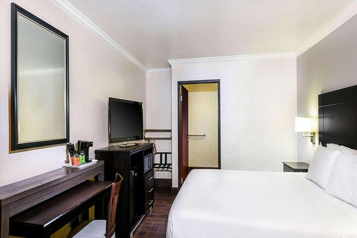 1 King Bed Mobility Accessible (2 of 7)