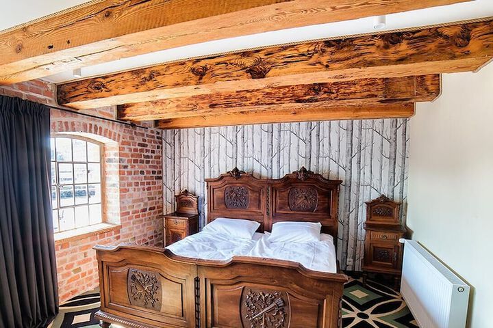 Room 4 of 26