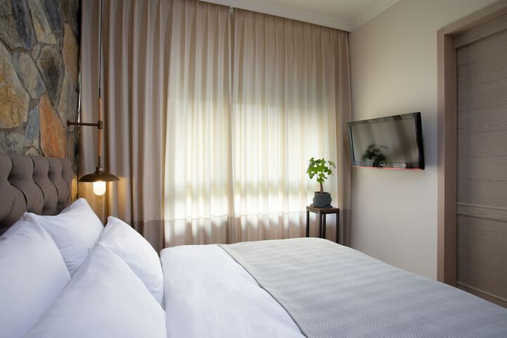 Room 6 of 65