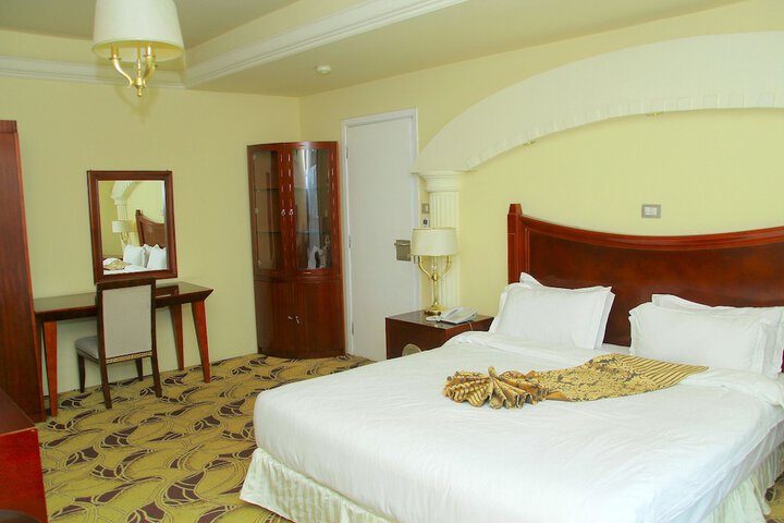 Room 32 of 66