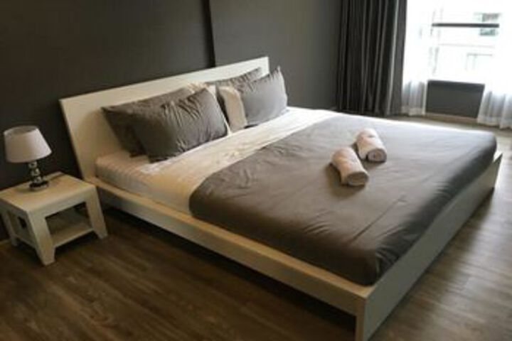 Room 8 of 30